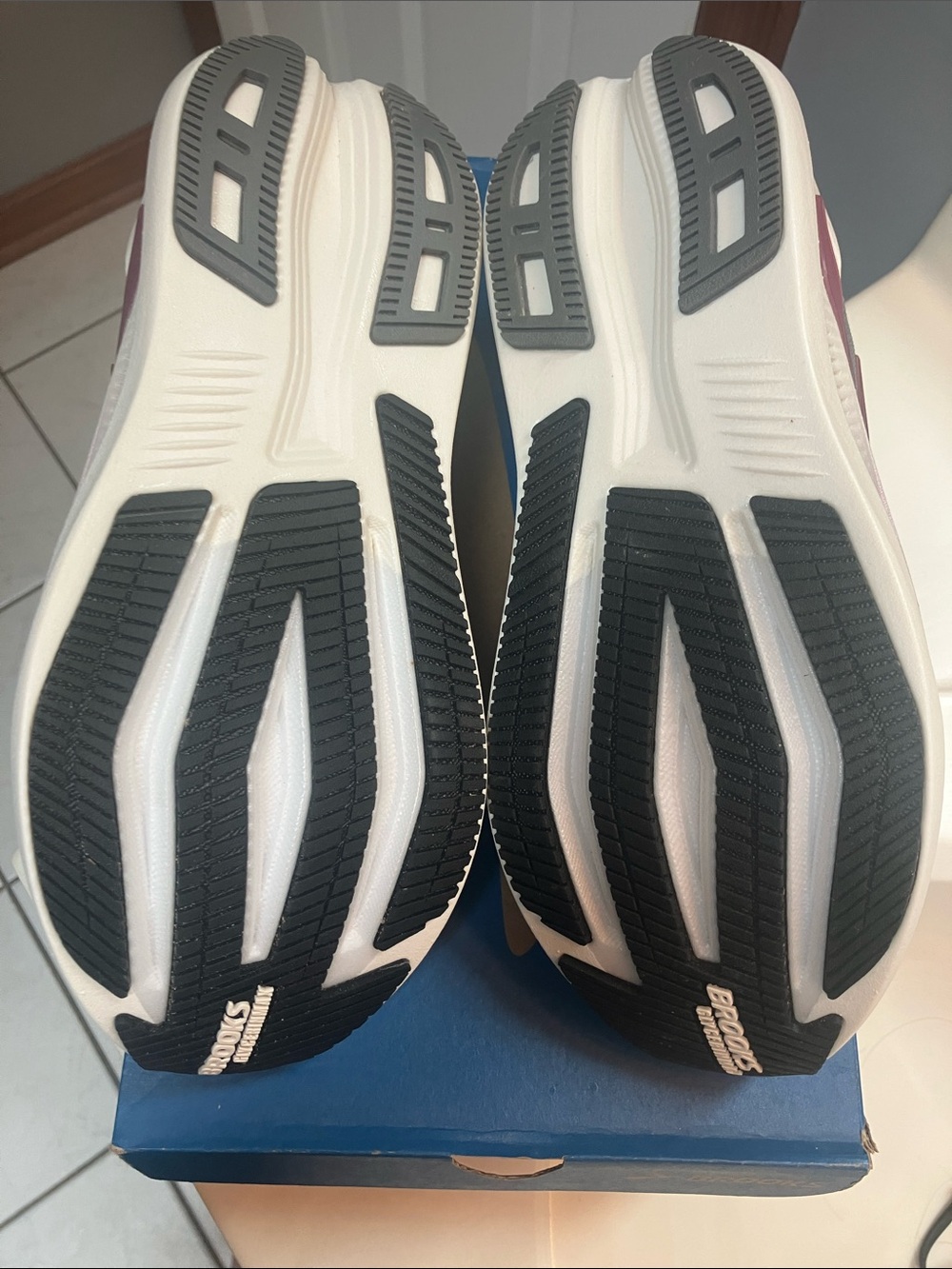 Brooks Women's Glycerin Max 2 Brand New Size 9 Medium (Retail $200) - Picture 7 of 7